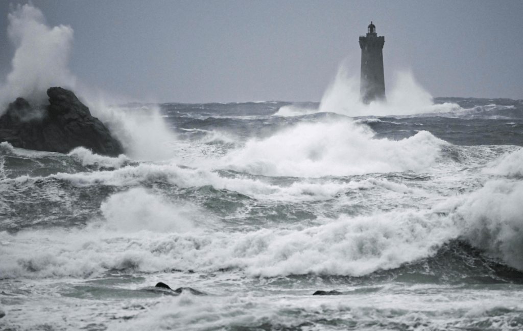 Storm Ciarán Sweeps Across the UK Following Disruptive Winds and Power